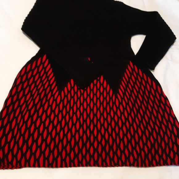 Woman's Short Jersey knit Dress, Long Sleeves, Red And Black Size Medium - Picture 10 of 14